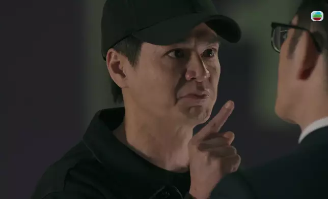 子溢角色經常徘徊喺激動同可憐之間，係因為咁，佢演活咗角色嘅掙扎感。