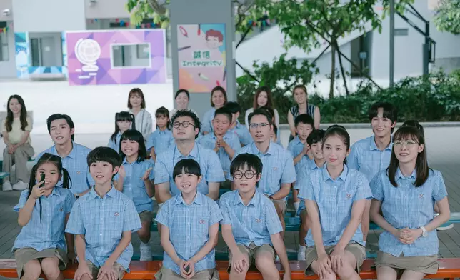 王智德、陳子豐、麥沛東、唐浩然、楊雅文、羅允芝化身超齡小學生再培訓。