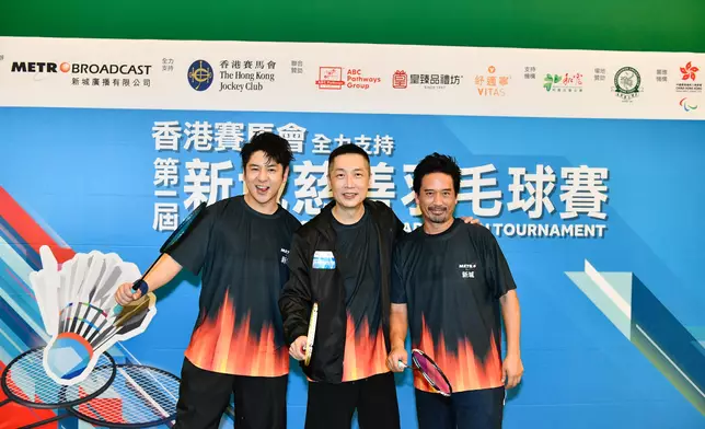 馬浚偉與郭偉亮、許廷鏗合照。