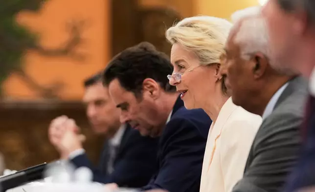 馮德萊恩(右三)稱歐方非常坦率地向中方領導人表達對貿易、投資和地緣政治問題的憂慮，雙方已找到部分解決方案。AP圖片