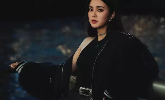 Chantel冒著34度高溫換上6個造型。