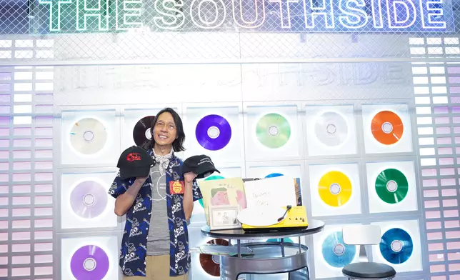 叱咤 903 DJ、資深音樂文化人黃志博士在7月26日帶領其主持的音樂節目《Chi Chung's Choice》走進黃竹坑THE SOUTHSIDE，行《Chi Chung's Choice - Music Side by Side) •