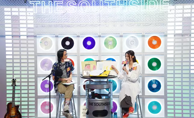 黃志踪與黃妍分享對黑膠的認識，以及在不同時刻的音樂選擇。