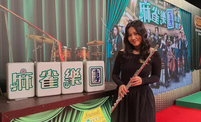 梁荺苓本身都識吹長笛。