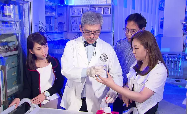 團隊請來高錦明做實驗。
