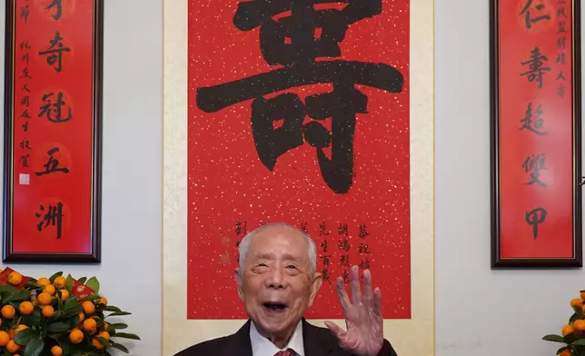 胡鴻烈於星期日（7月27日）在家人陪伴下安詳辭世。樹仁大學網頁圖片