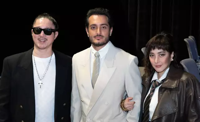 不過，本月中卻以工作忙碌為由缺席何超儀旗下藝人Iman的詩集發布會。