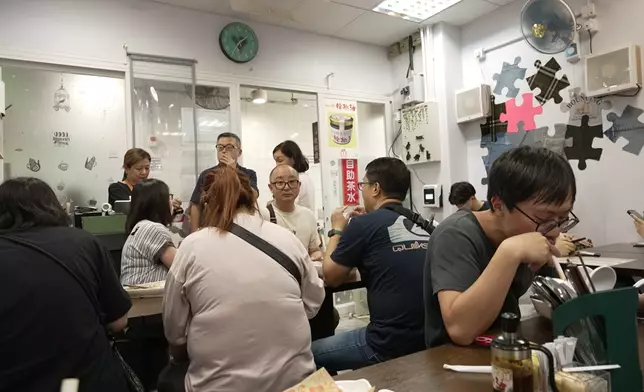 每到中午便座無虛席。