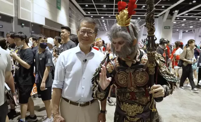 陳茂波訪動漫電玩節。陳茂波FB截圖