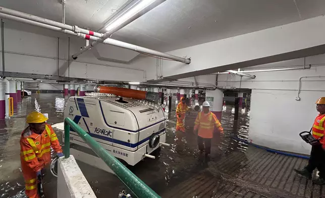 排水機械人「龍吸水」於環翠停車場協助處理水浸。渠務署FB圖片