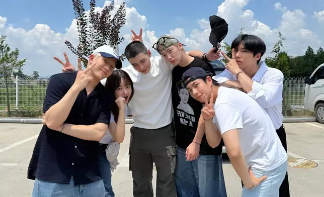 尹產賀T恤上的字非常搞笑。車銀優官方X圖片