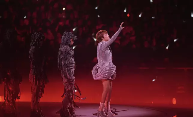 Fans亦十分識做，以廣東話「回禮」。