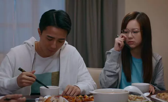 Karen啲妹豬樣好Cute，同埋佢好識得利用佢副眼鏡。