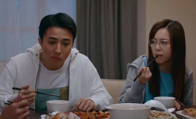 Karen啲妹豬樣好Cute，同埋佢好識得利用佢副眼鏡。