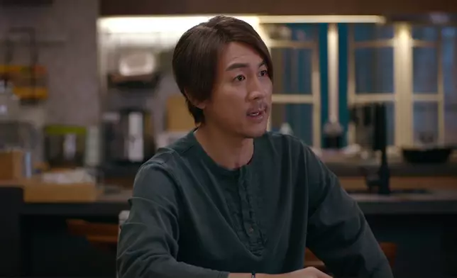 場口分析：畀譚俊彥兇一兇後，胡敏芝嚇到笠晒水。