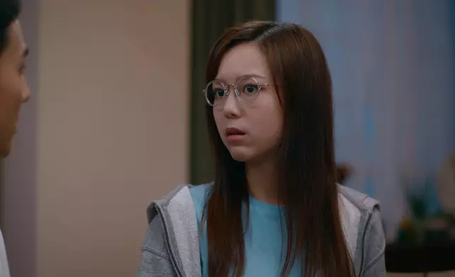 場口分析：畀譚俊彥兇一兇後，胡敏芝嚇到笠晒水。