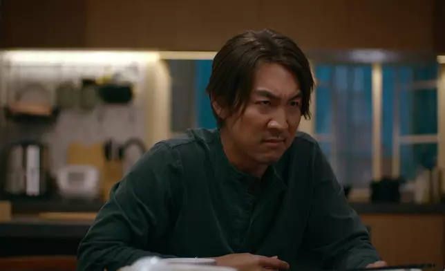 場口分析：畀譚俊彥兇一兇後，胡敏芝嚇到笠晒水。