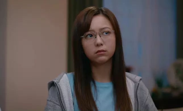 胡敏芝近期在《麻雀樂團》中飾演譚俊彥和黃庭鋒沒有血緣關係的妹妹「程晴」。