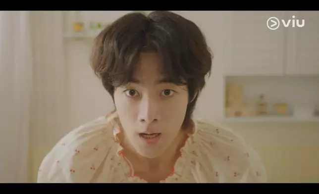 金智恩一覺醒來變成男兒身。黃Viu提供圖片