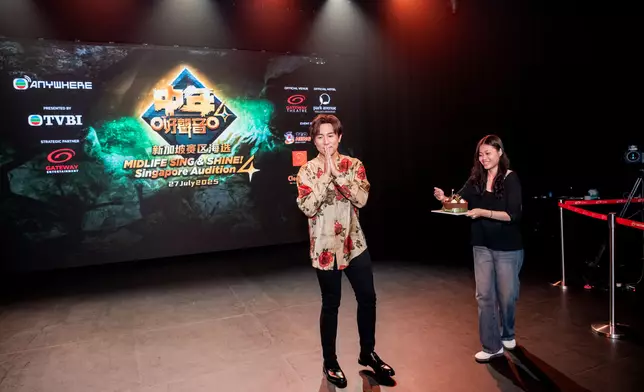 工作人員為Shaun送上生日蛋糕，預祝他本月30日(今天)生日快樂，令他十分驚喜，亦寄語有夢想的人要一直追夢。