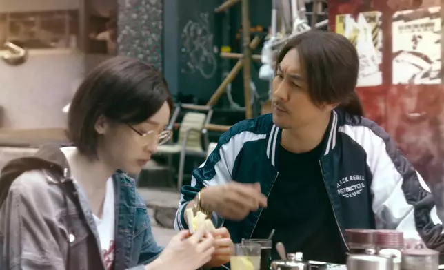 阿譚為增加角色年代感出動公公遺物-金錶，勁有心。