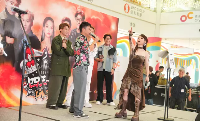 五位靚聲歌手邀請歌迷上台一齊玩估歌仔遊戲。