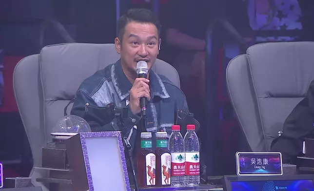 吳浩康笑指紅燈唔可以亂用。