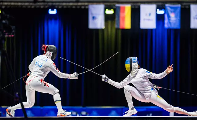 佘繕妡在決賽，以9:8擊敗烏克蘭對手，連續兩屆稱霸女子重劍。世界大學生運動會官網圖片