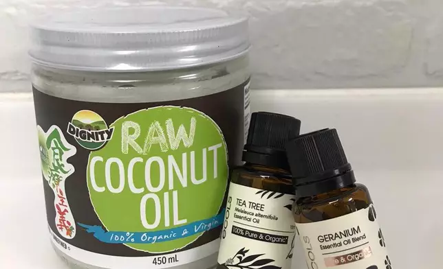 嚴浩不時會在Facebook分享健康飲食食譜，如以精油防禦肺炎。FB圖片