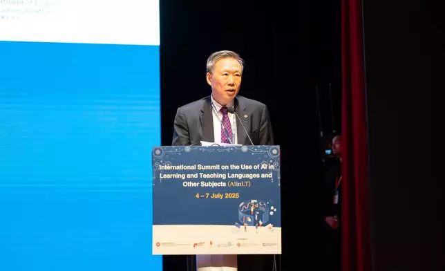 理大校長滕錦光在開幕典禮上致辭。 政府新聞處圖片