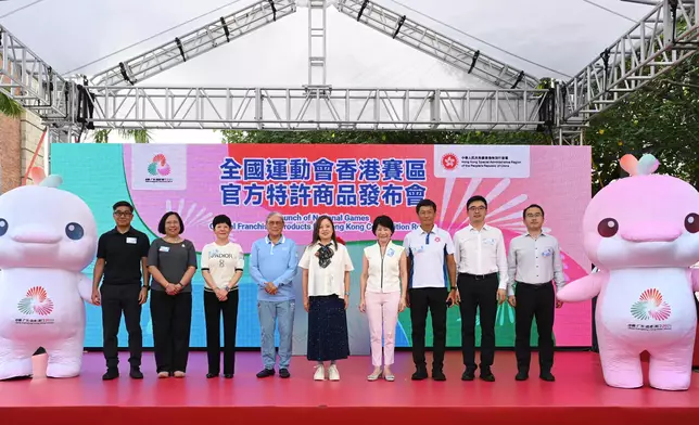 全國運動會香港賽區官方特許商品開始發售。政府新聞處圖片