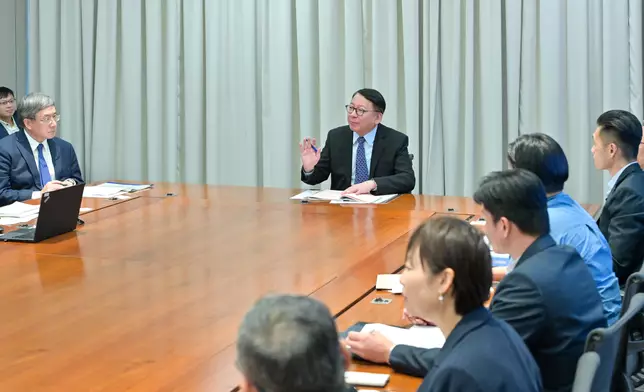 政務司司長主持應對颱風跨部門督導委員會會議（附圖） 政府新聞處圖片