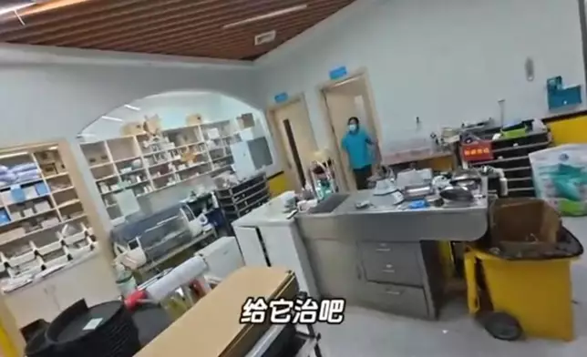 外賣員不顧高昂費用同意救治。影片截圖