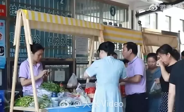 湖南醫院設「愛心市集」幫助患者售賣自家製銷農產品紓解經濟壓力。影片截圖