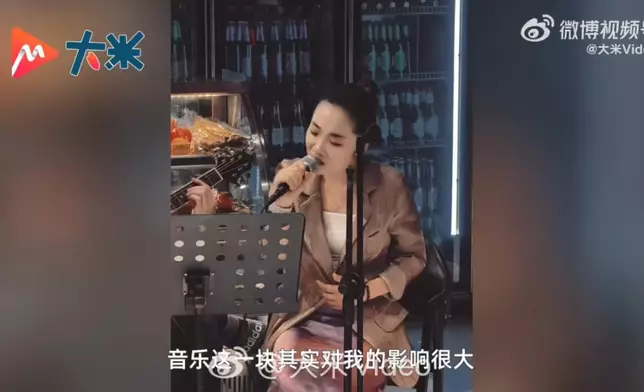 女子突破殘障束縛憑毅力改寫人生。影片截圖