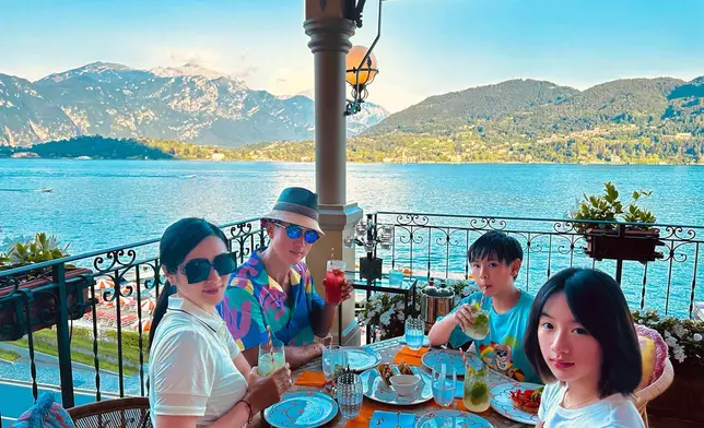 吳尊一家四口。