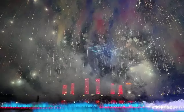 鄂爾多斯無人機焰火秀盛大舉行。巴士的報記者攝