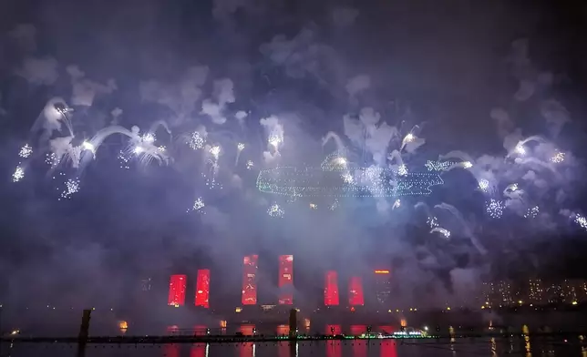 鄂爾多斯無人機焰火秀盛大舉行。巴士的報記者攝