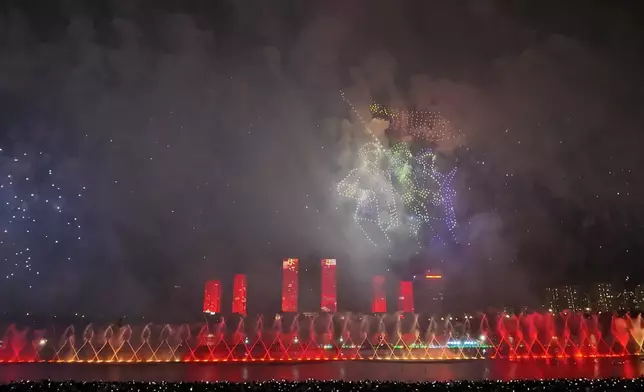 鄂爾多斯無人機焰火秀盛大舉行。巴士的報記者攝