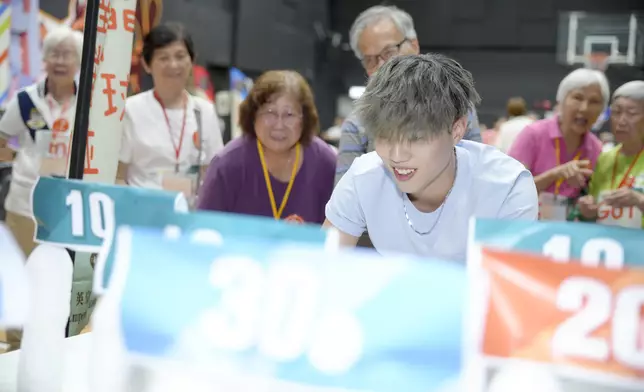 Dark被老友記們大讚身手好，為他們取得不少分數。