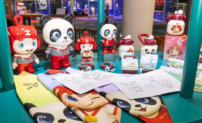 「工小誠」及「工小連」將於8月1日在香港知專設計學院舉辦的「青年創意設計展」中展出，為期一個月。