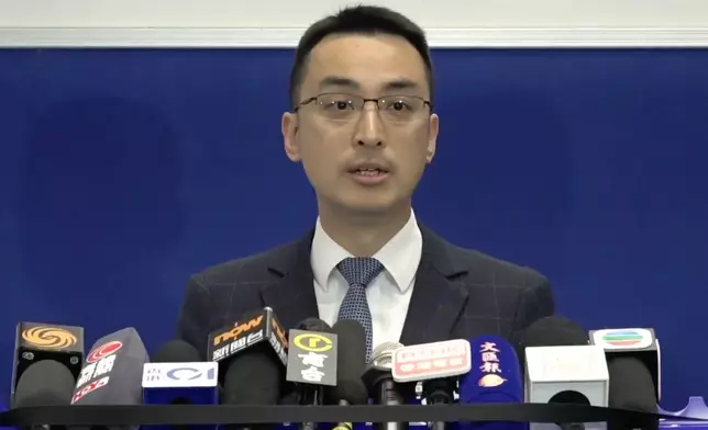 警務處國家安全處警司周學賢向傳媒簡報案情。香港警察FB