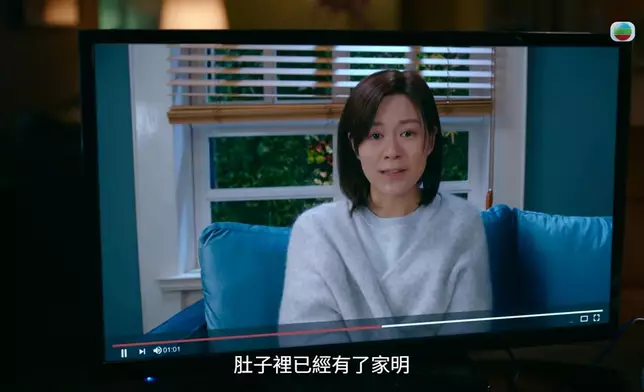 阿久傻傻的隔空對話，令件事更淒美。