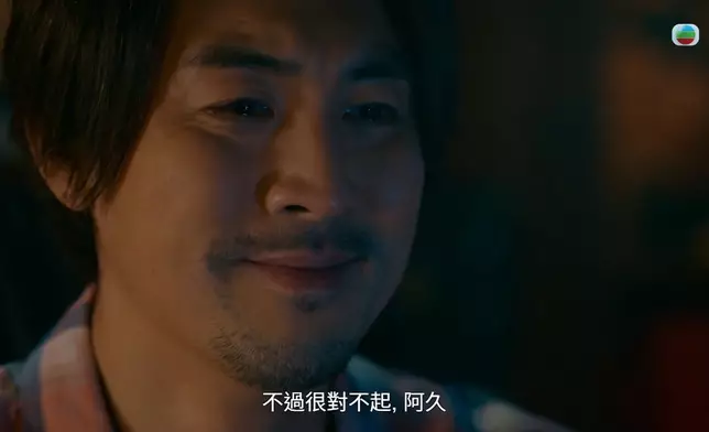 阿久傻傻的隔空對話，令件事更淒美。