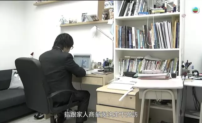 製作組綜合多方面文字紀錄、張潤衡自傳以及之前接受的訪問，張潤衡堅稱當日未有在山上食煙。