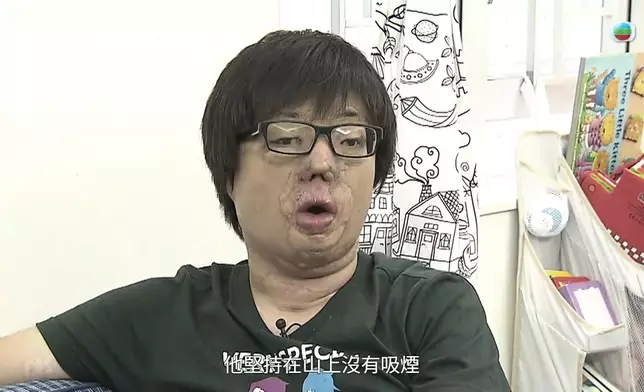 製作組綜合多方面文字紀錄、張潤衡自傳以及之前接受的訪問，張潤衡堅稱當日未有在山上食煙。