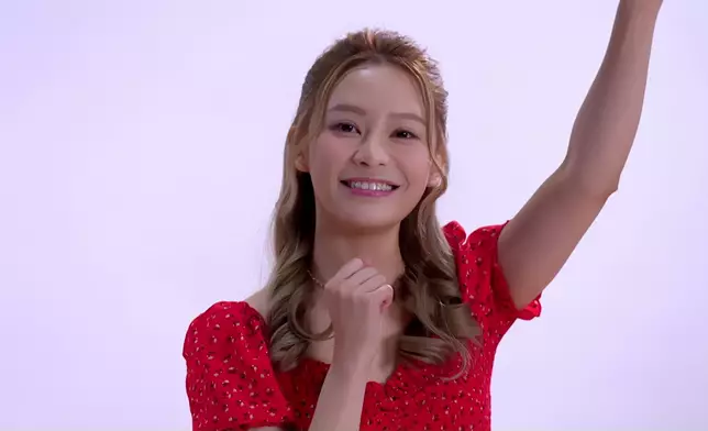 雖然GM好賴皮，但因為真係盞鬼兼幽默，氹到Sophie開心妹兼Bling Bling眼。