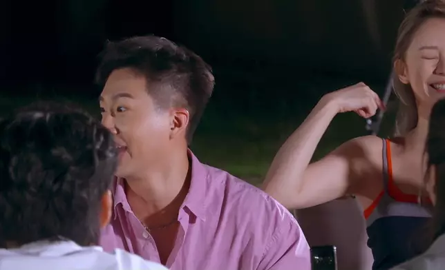 但好快GM就四両撥千斤咁解決咗個危機，氹到Sophie極開心。