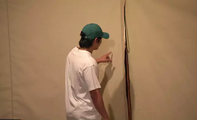 阿Him同Eddie輪流搵Sophie出去傾偈。