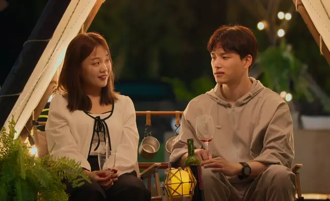 載伊在節目外成功脫單。Netflix圖片